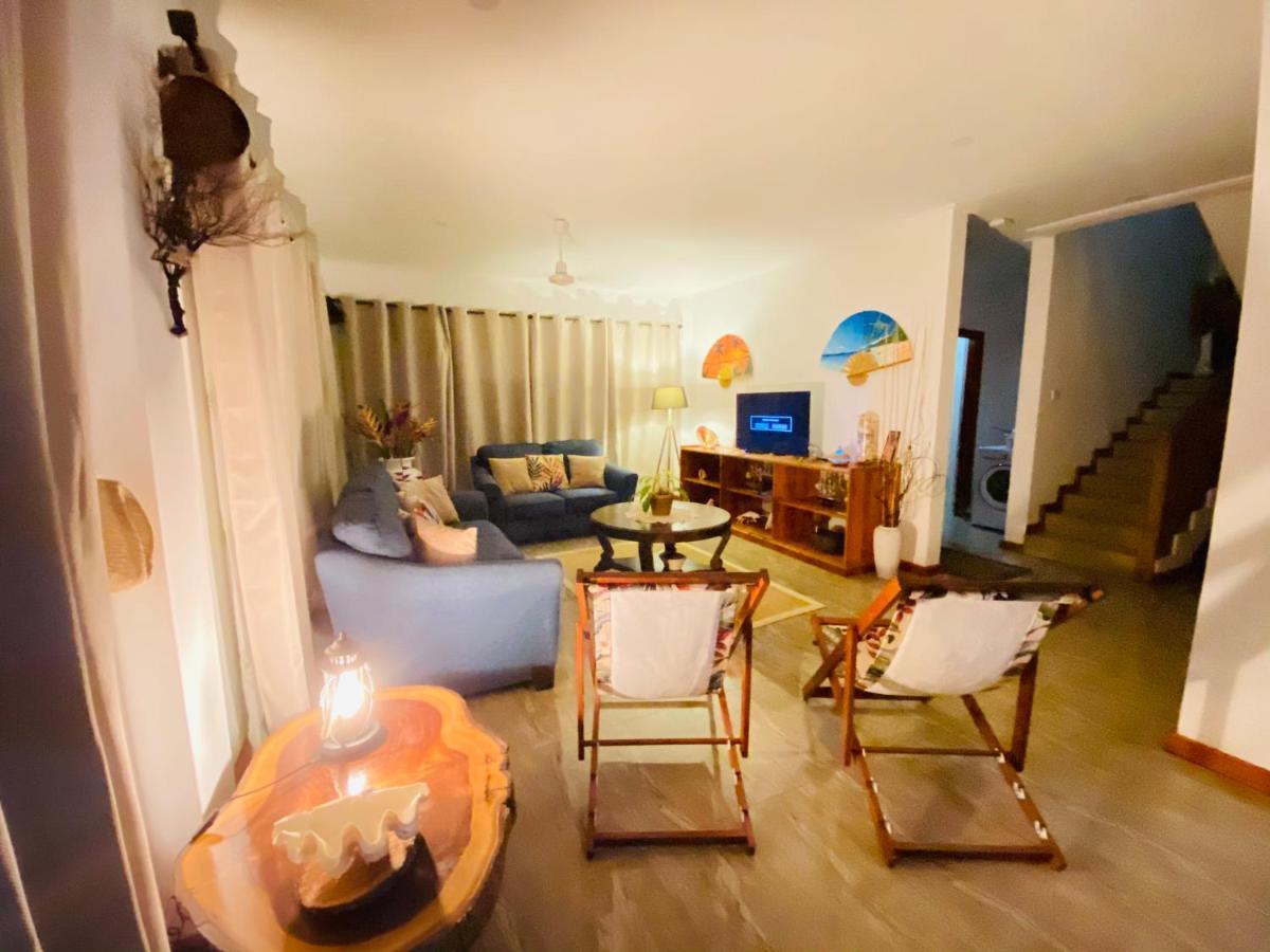 Dusk To Dawn Villa Victoria Exterior photo